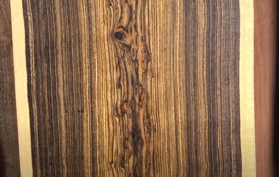 https://img.leeknives.com/wp-content/uploads/2022/07/Bocote-wood.jpg