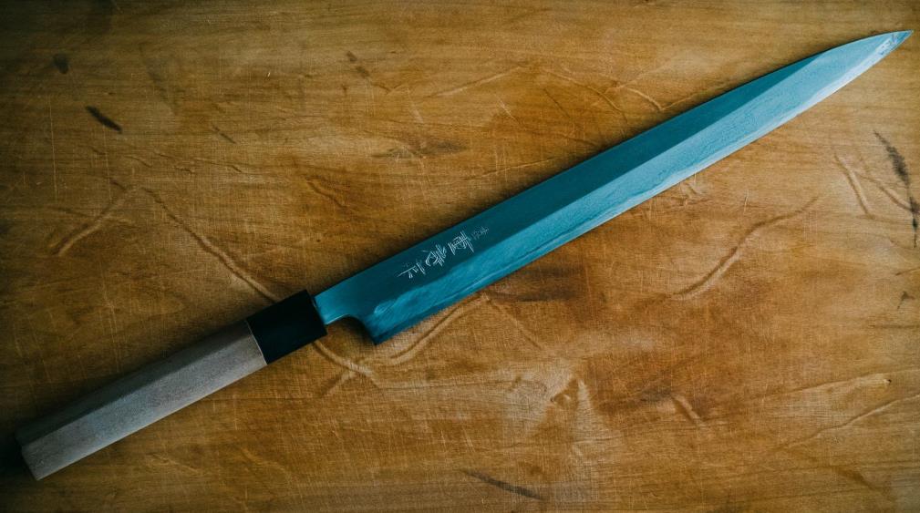 The key characteristics of the Yanagiba sushi knife