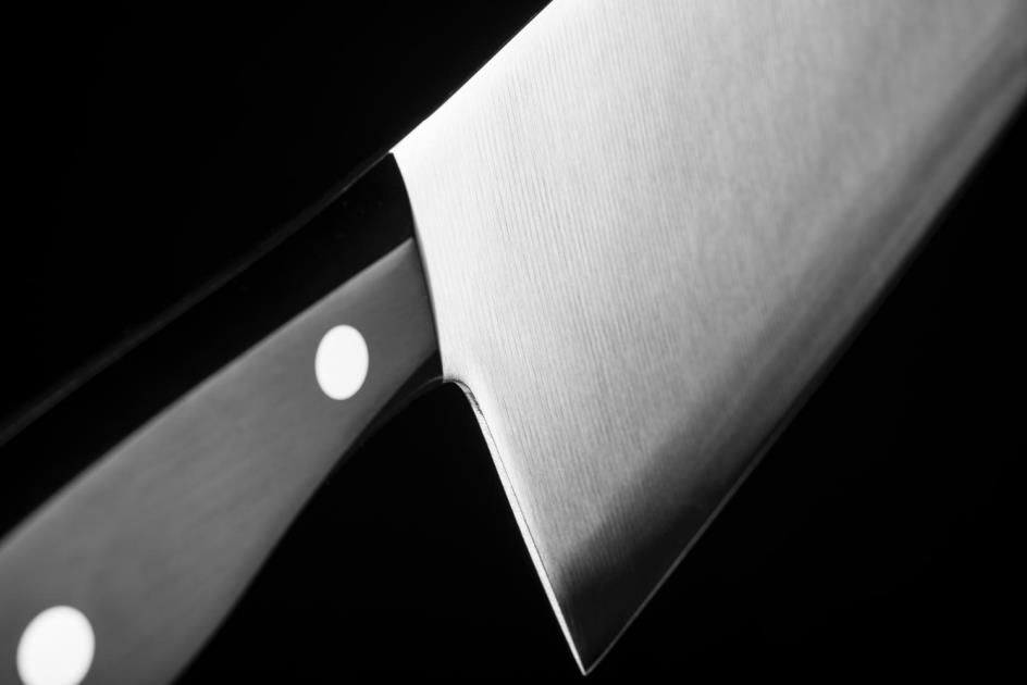 9Cr18MoV steel characteristics as a knife material