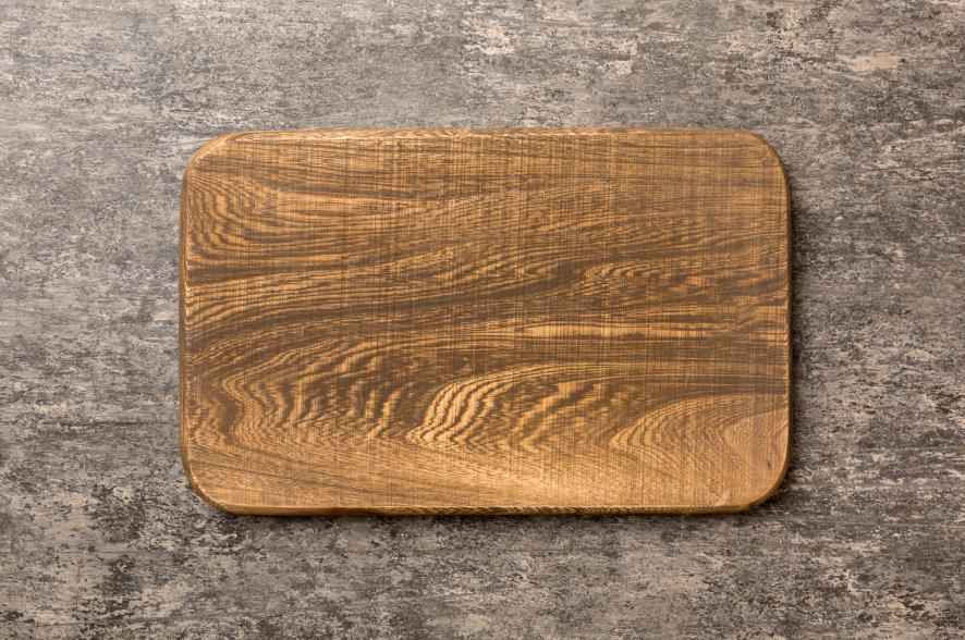 Can bacteria survive on wood cutting boards