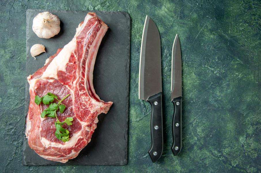 Chef's knife vs. carving knife