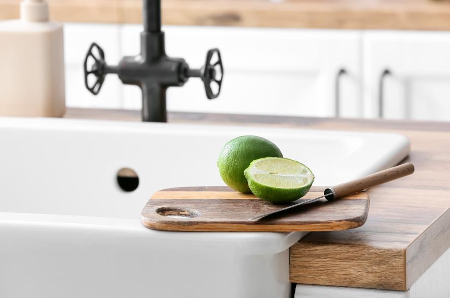 How to keep a wood cutting board sanitized