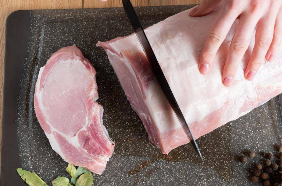 Use slicing knife for meat