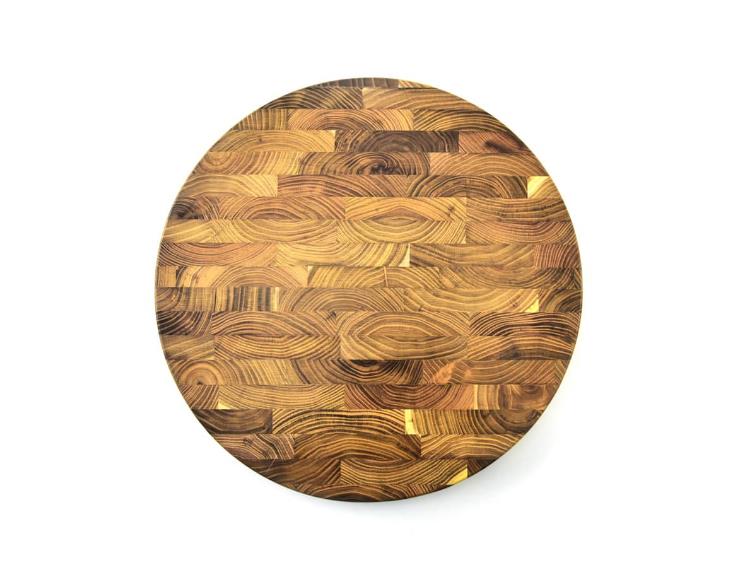 https://img.leeknives.com/wp-content/uploads/2022/11/End-Grain-Round-Teak-Cutting-Board-with-Side-Handle-Indents-LKCBO20016.jpg