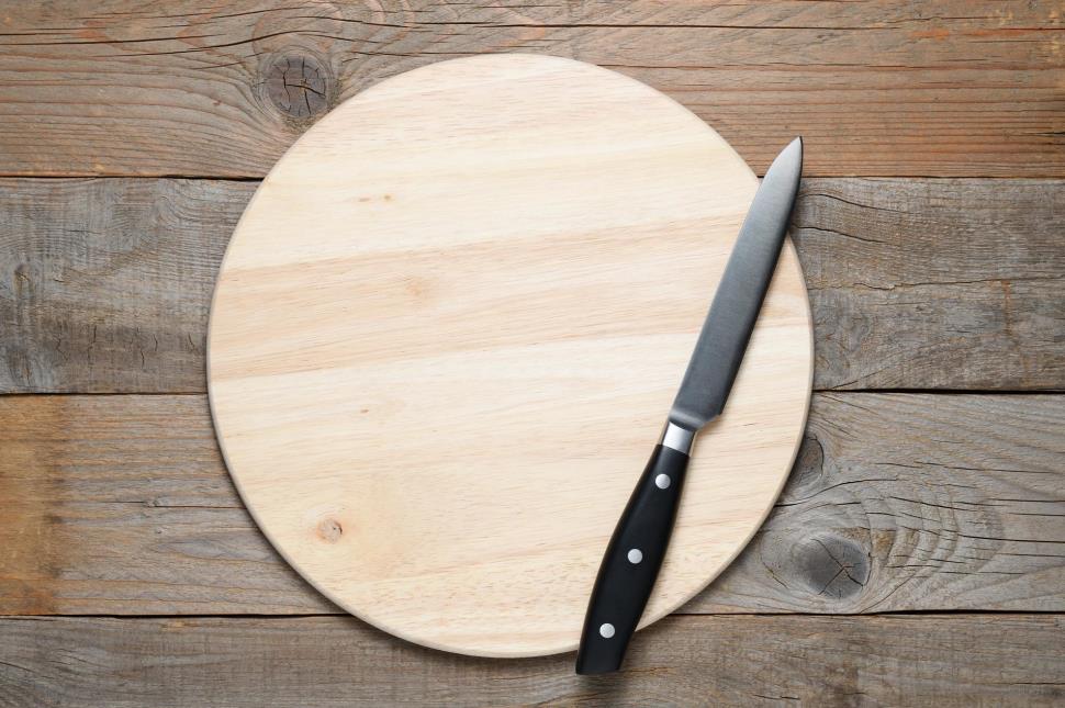 Knife sharpness with ash cutting board