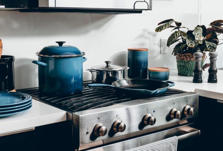 Differences between Enamel vs. Ceramic Cookware