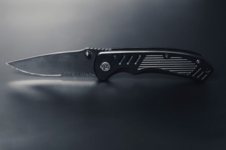 Are Switchblade Knives Legal? What Are They?