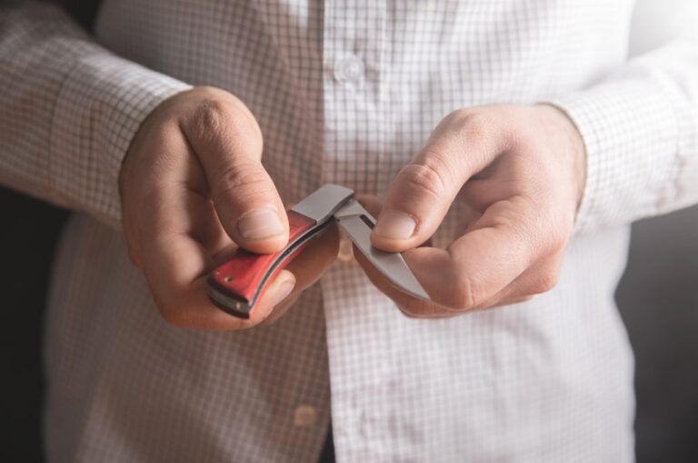 Frame lock vs liner lock a deep dive into pocket knife locks