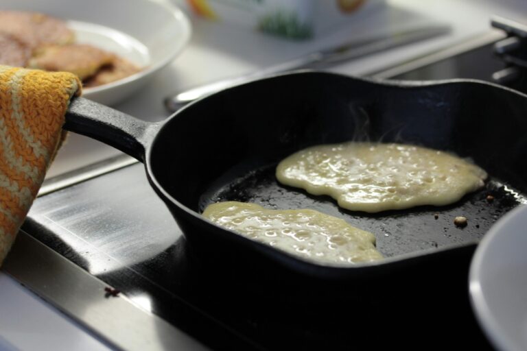 鋳鉄フライパンの焼き入れ5ステップ：長持ちさせるための完全ガイド
