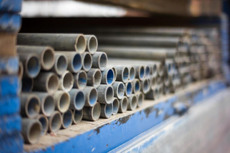 The Ultimate Guide to Types of Steel for Knives: 2025 Breakdown