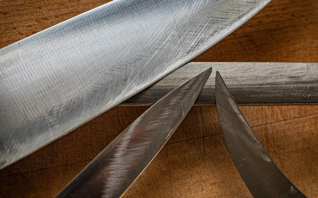 high carbon steel vs stainless steel