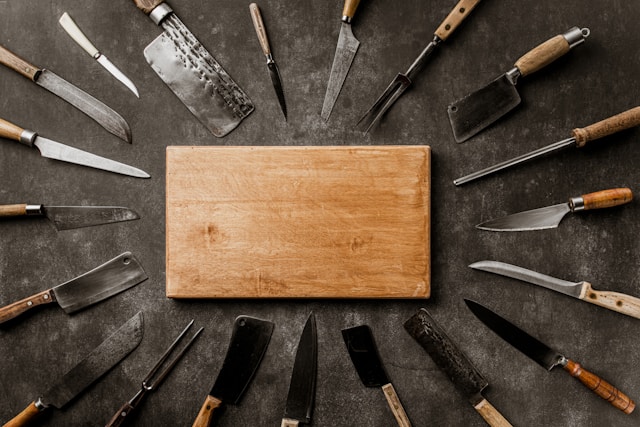 Manganese Steel vs Carbon Steel for Knives