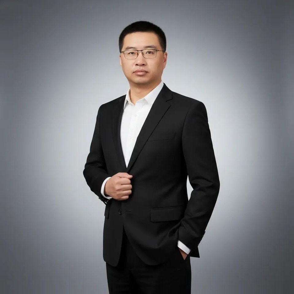 Wenbo Li, Head of Production & Sourcing at LeeKnives